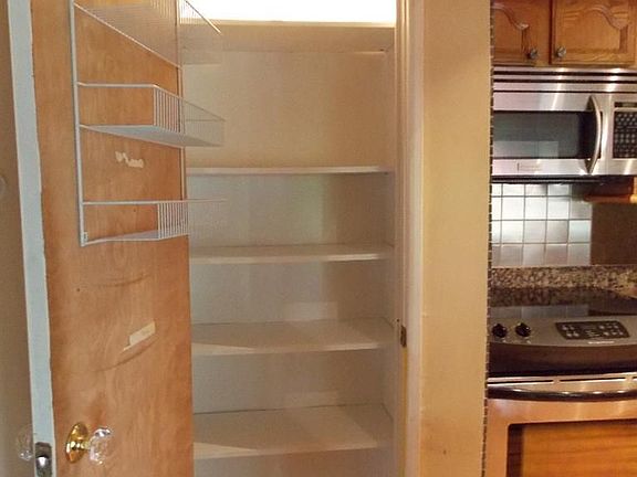 5th image of 2405 Packard St APT 39