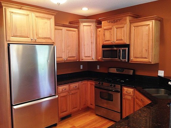 4th image of 921 Percy Dr