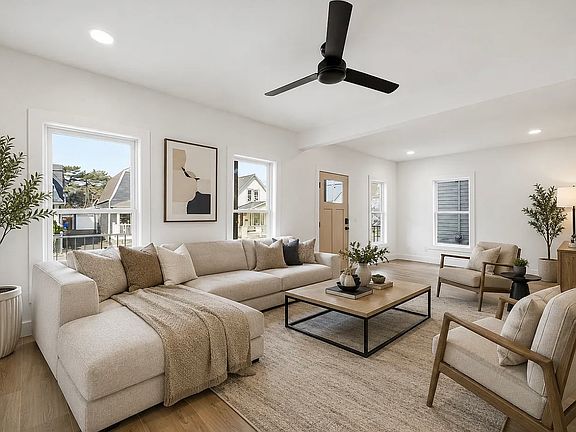 3rd image of 1345 W 67th St Unit 2