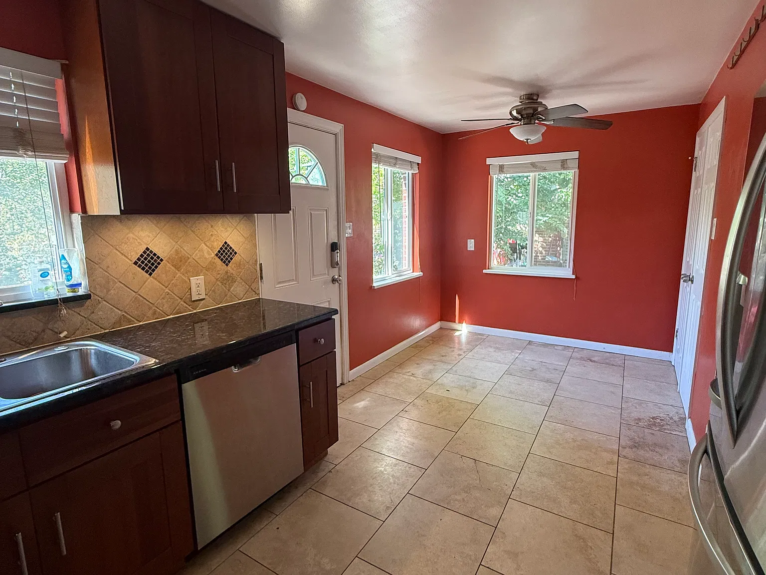 2 bed, 936 sqft, $2,500 — Photo 2