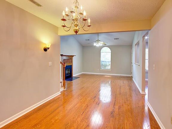 3rd image of 8334 Whitehaven Dr