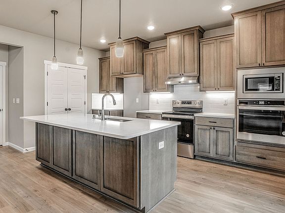 3rd image of 715 I St NE