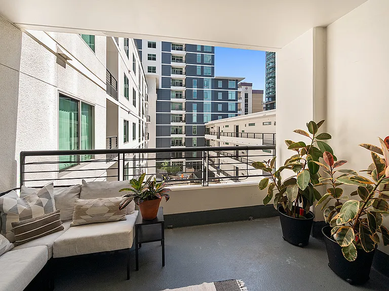 425 W Beech St #535 — Photo 10