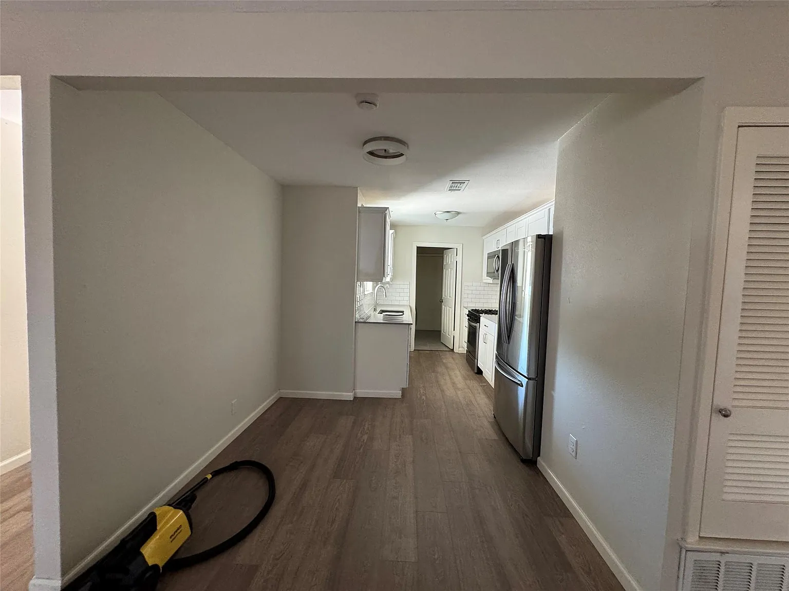 3 bed, 2.0 bath, 999 sqft, $2,300 — Photo 4
