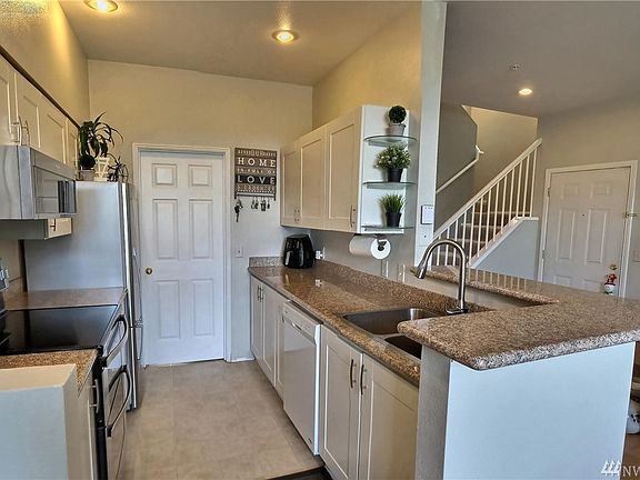 4th image of 2110 NW Pacific Elm Dr #2110