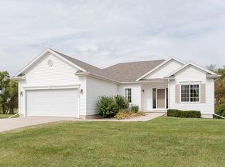 6620 Pheasant Hollow Rd SW, Cedar Rapids, IA 52404