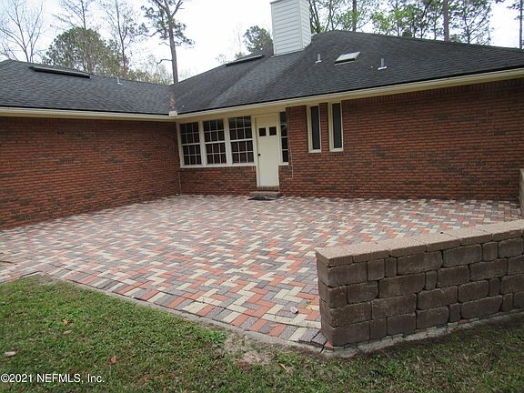 4th image of 1180 Perregrine Cir W