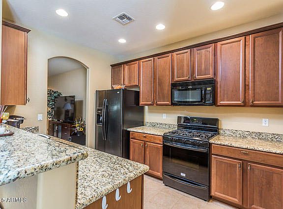 4th image of 42554 W Somerset Dr