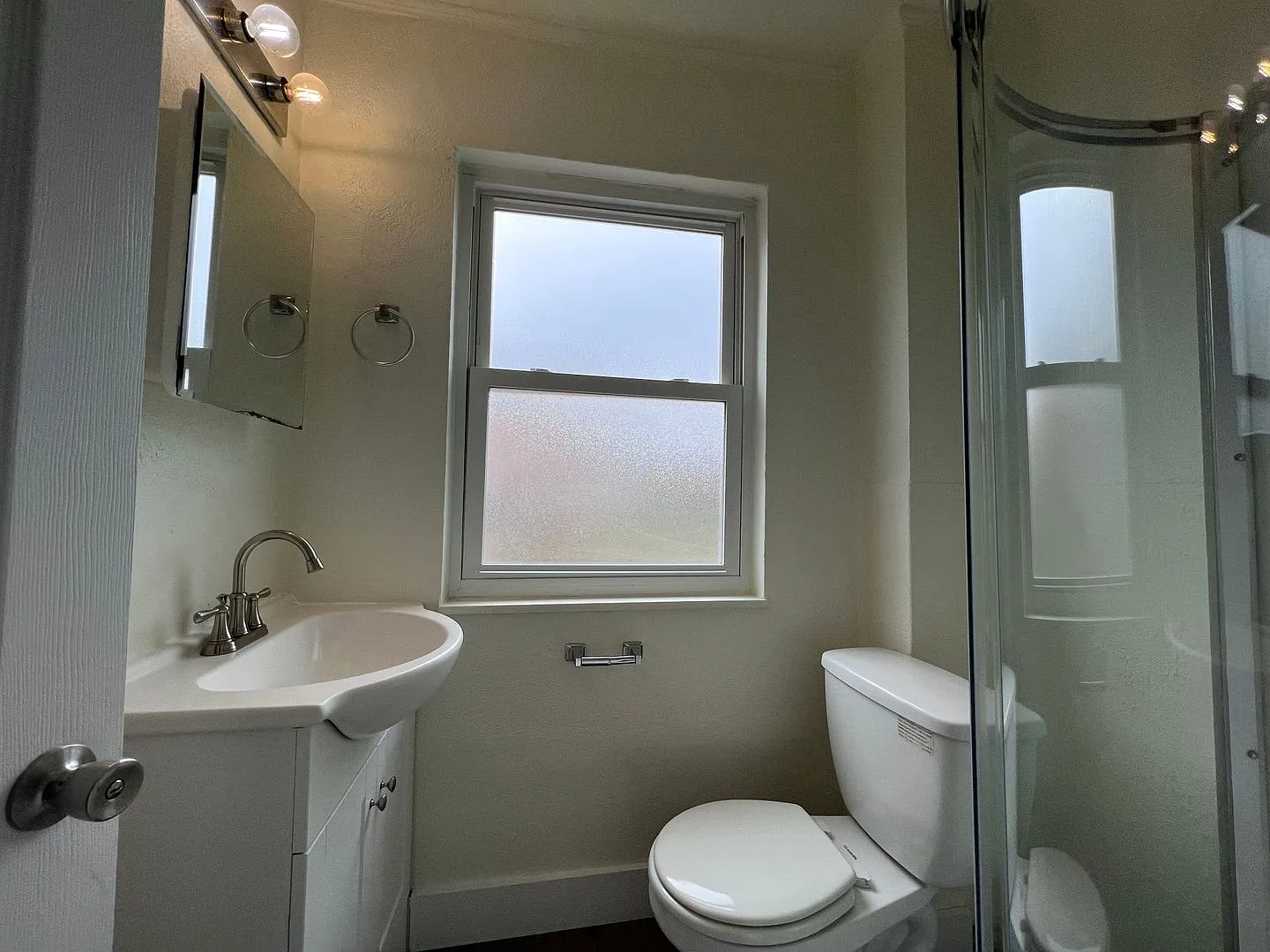 Updated 1BR Apartment w/ office. — Photo 4