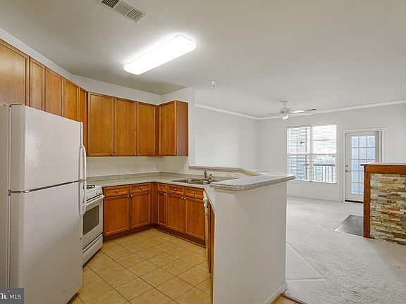 5th image of 815 Branch Dr APT 404