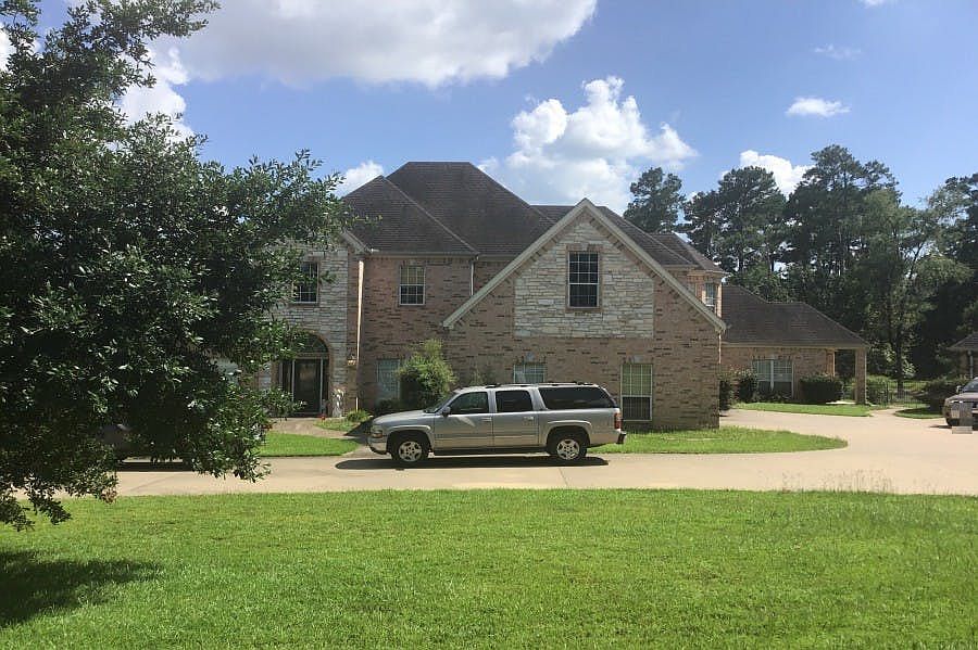 1st image of 2650 Garden Oaks