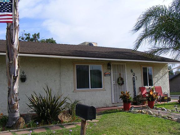 3rd image of 601 E Sierra Ave