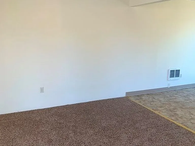 32 Nevada St — Photo 2