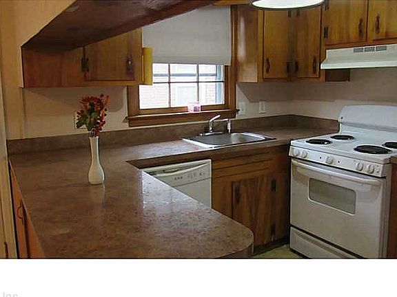 2nd image of 720 Leonard Ave