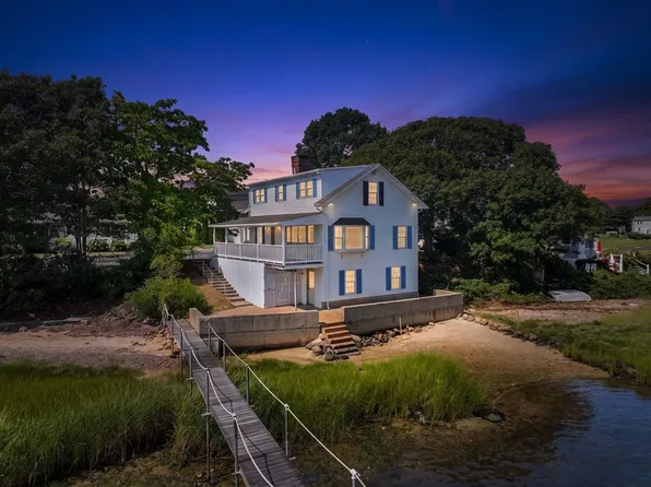 584 Circuit Ave, Bourne, MA 02532