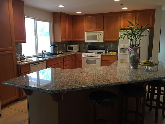 Open kitchen. Perfect for entertaining