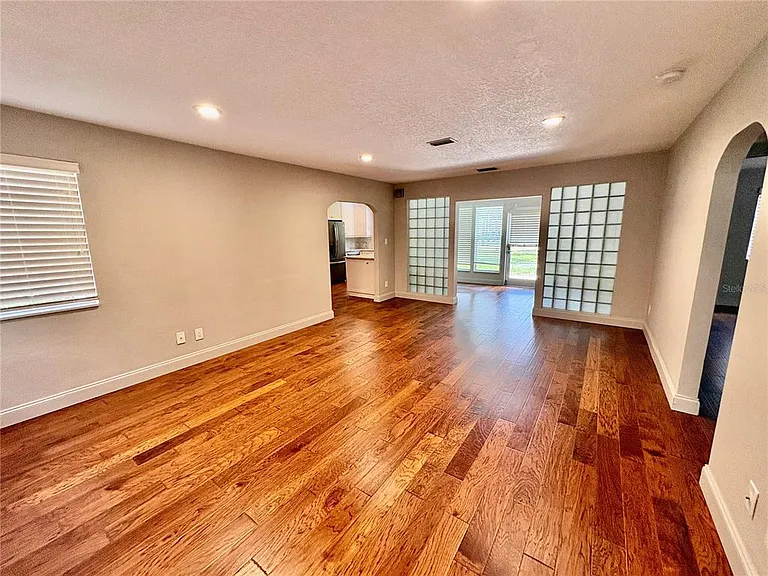 438 Lakeview Ave — Photo 8