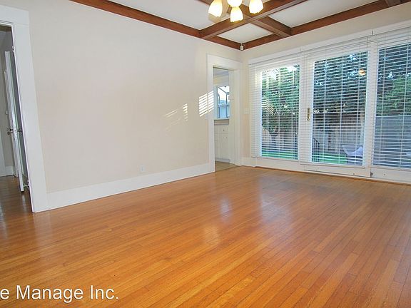 4th image of 110 Redondo Ave