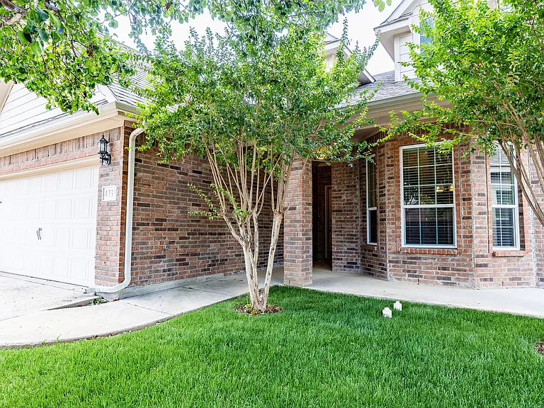 4333 Summersweet Ln — Photo 1