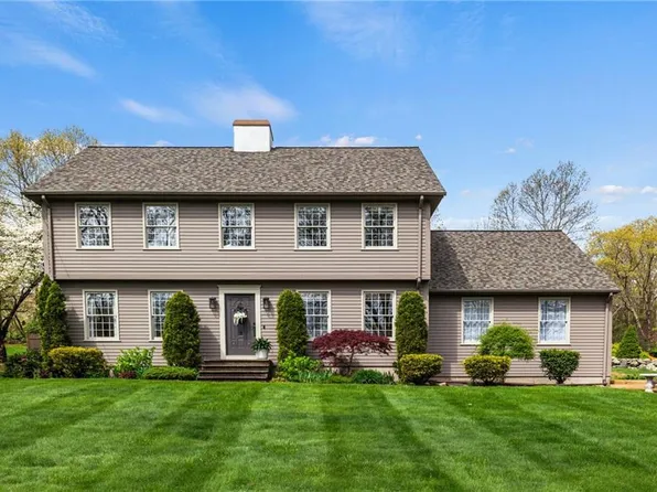 30 Hillside Rd, Cumberland, RI 02864