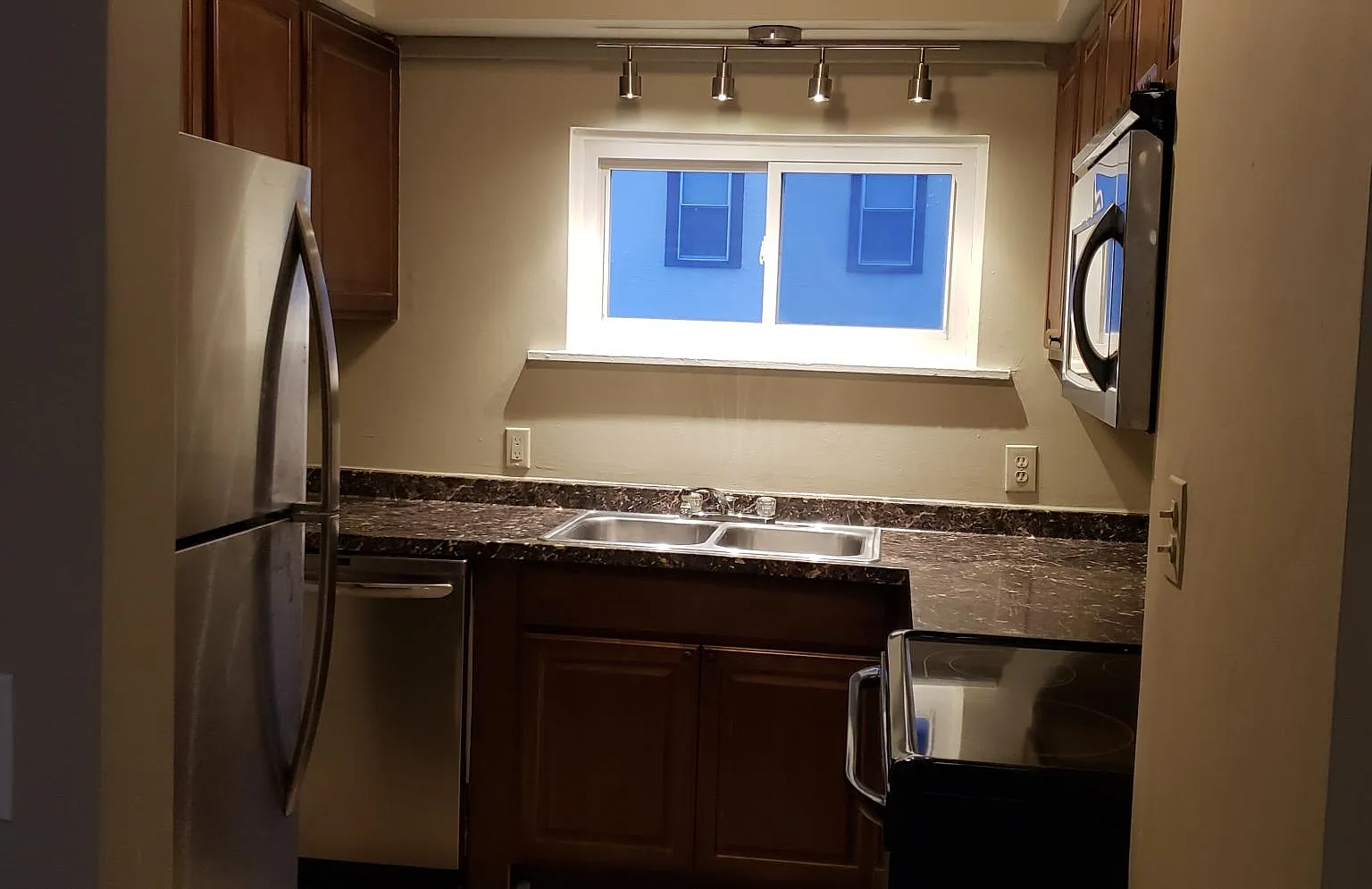 2 bed, 800 sqft, $1,500 — Photo 4