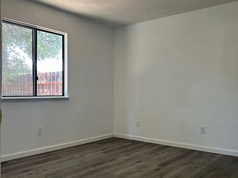 1127 N Mono Ct — Photo 12