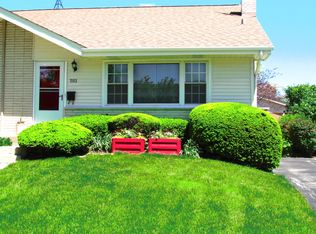 7152 W Greenleaf St, Niles, IL 60714