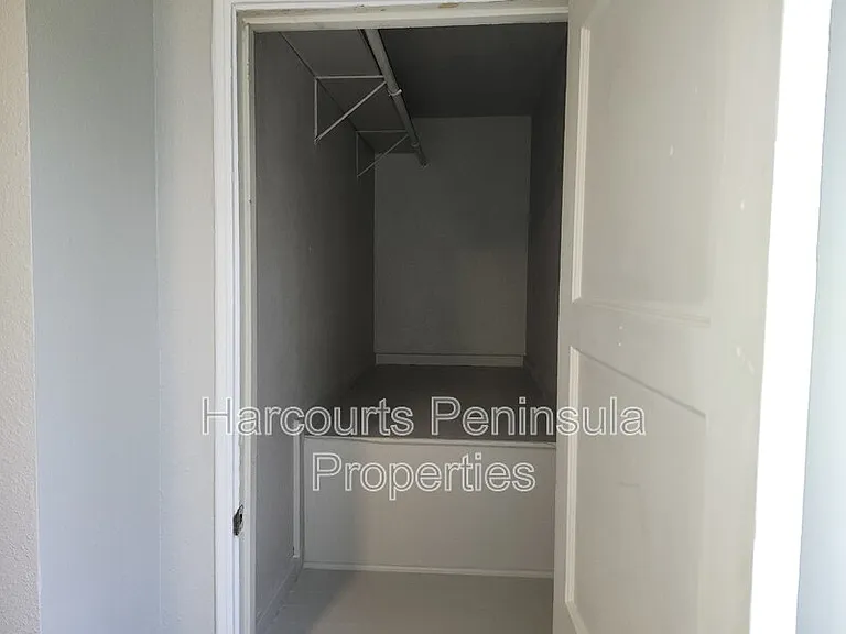 2831 NE Center St #1 — Photo 8