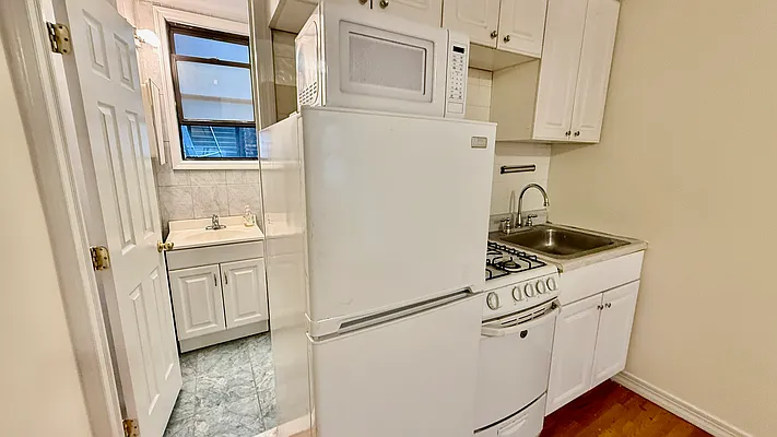 Rented by HOLTON REAL ESTATE INC. | media 3