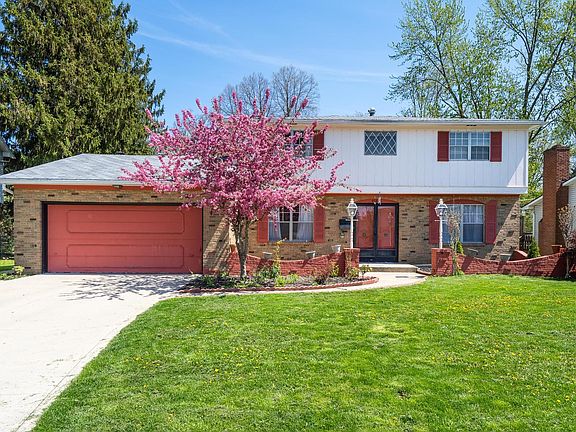 2nd image of 4980 Woodbriar Pl
