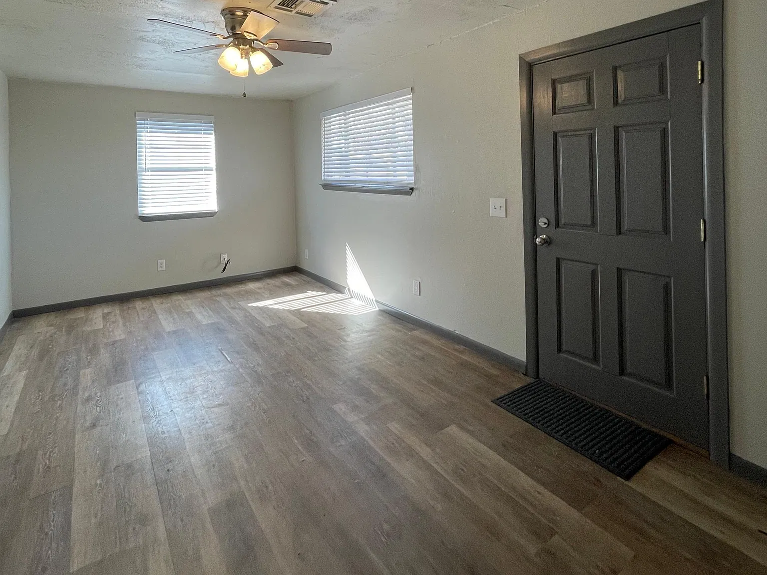 2 bed, 830 sqft, $1,050 — Photo 3