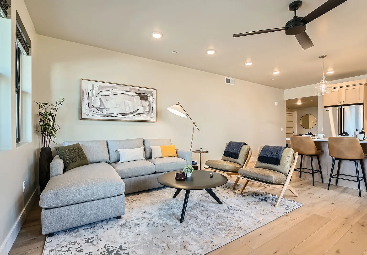 3 bed, 1584 sqft, $4,100 — Photo 4