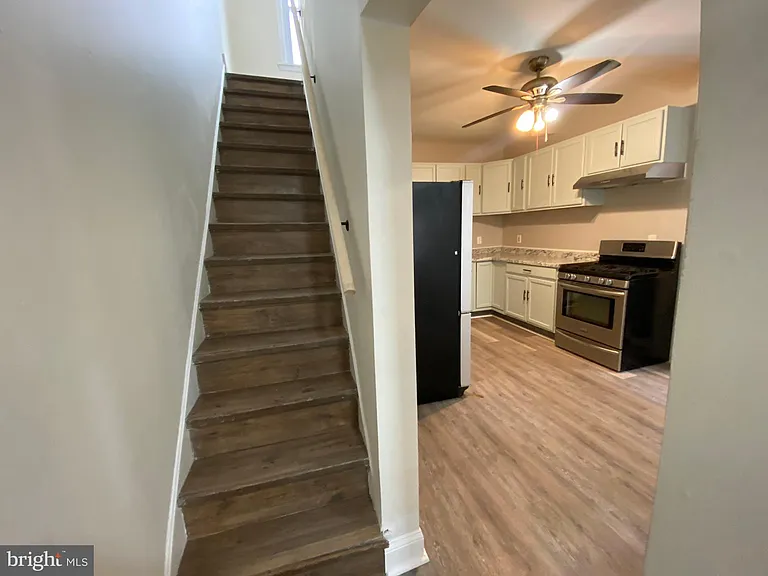 220 Pearl St — Photo 10