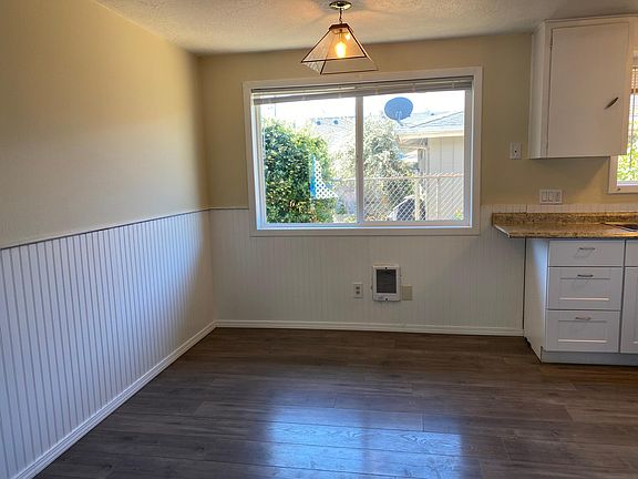 5th image of 225 NE Keady St Unit 2