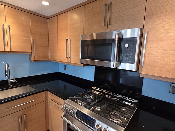 4th image of 13 Buena Vista St #1