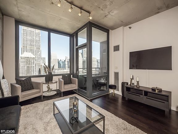 5th image of 235 W Van Buren St Unit 3817