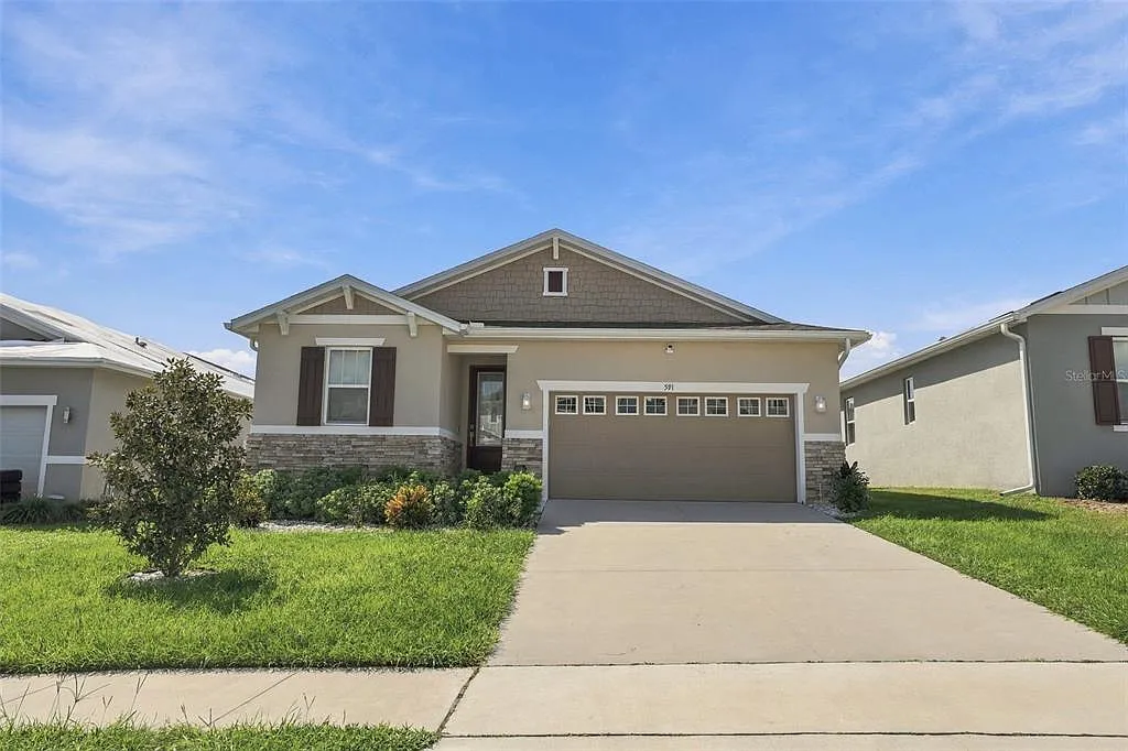 4 bed, 2.0 bath, 1949 sqft, $2,300 — Photo 1