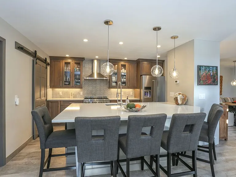 1 Mount Royal Dr — Photo 4