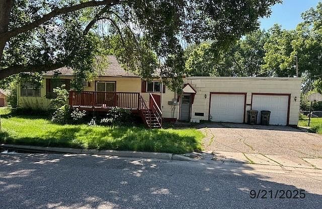 1st image of 425 2nd Ave NE