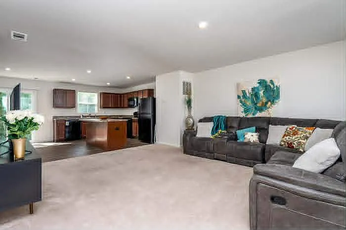 219 Nottingham Ln — Photo 5