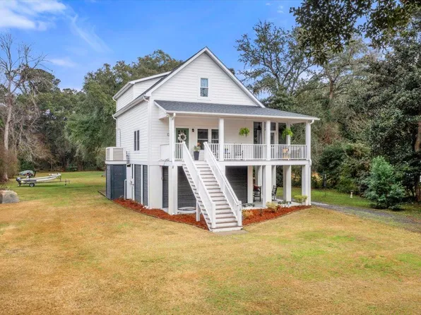 710 Morrison St, Mc Clellanville, SC 29458