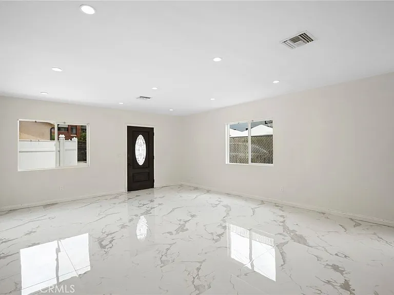 532 W Harvard St — Photo 5