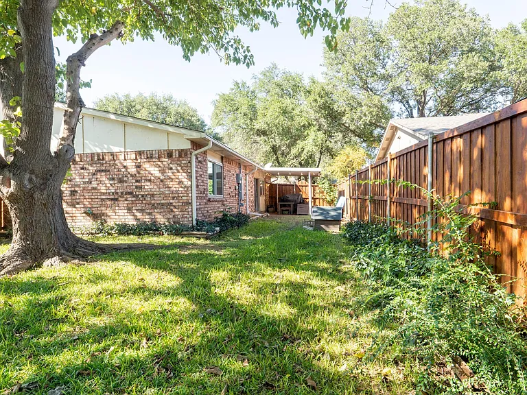 8512 Londonderry Ln — Photo 15