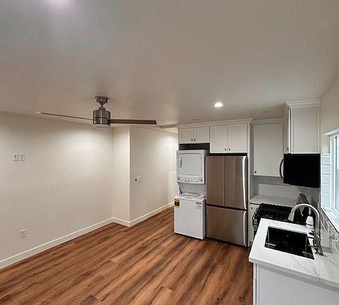 2nd image of 215 E Sierra Madre Ave #3