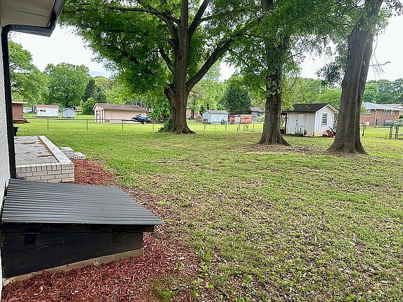4th image of 112 Meadow Ln