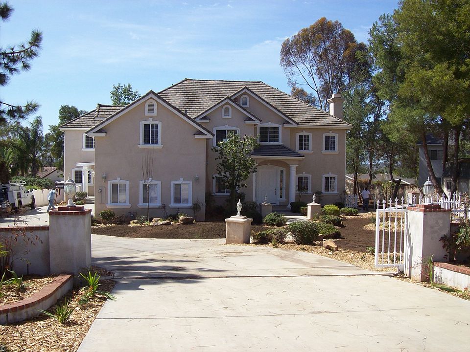 ^ Bedroom, 4 1/2 Bath Home