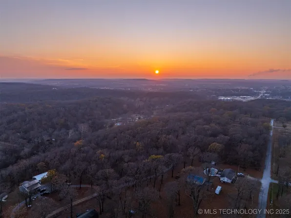 6594 E 563rd Rd, Locust Grove, OK 74352