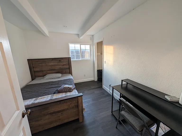 433 W H St — Photo 12
