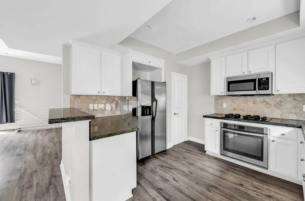 3 bed, 3.5 bath, 1850 sqft, $5,800 — Photo 4