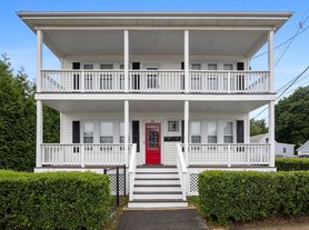 40 County St, Peabody, MA